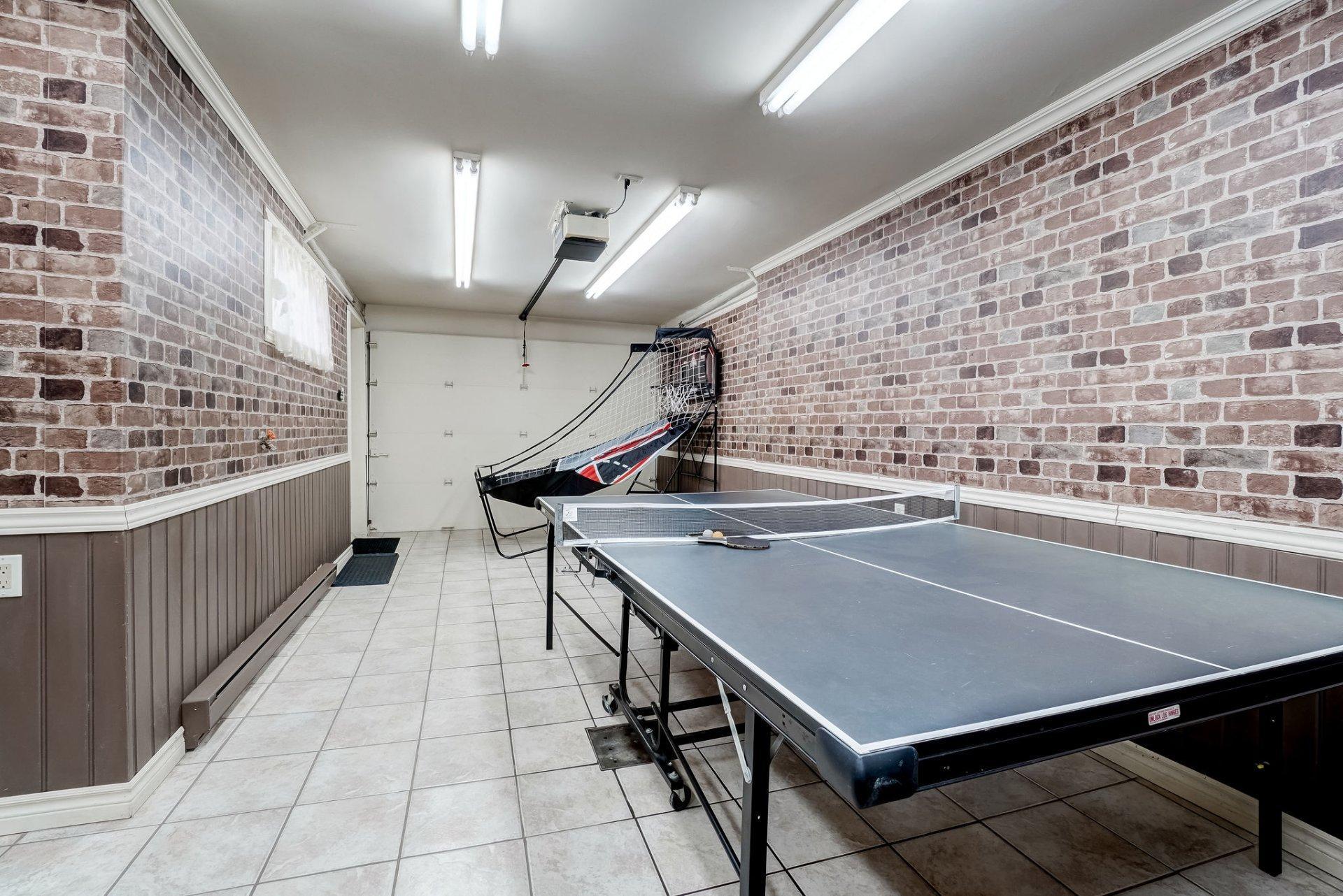 









126


Rue du Saut

,
Mont-Tremblant,




QC
J8E1K8

