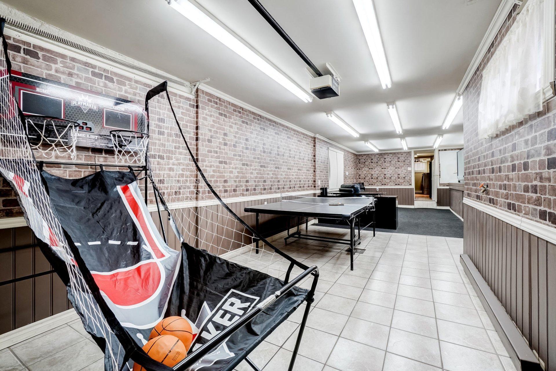 









126


Rue du Saut

,
Mont-Tremblant,




QC
J8E1K8

