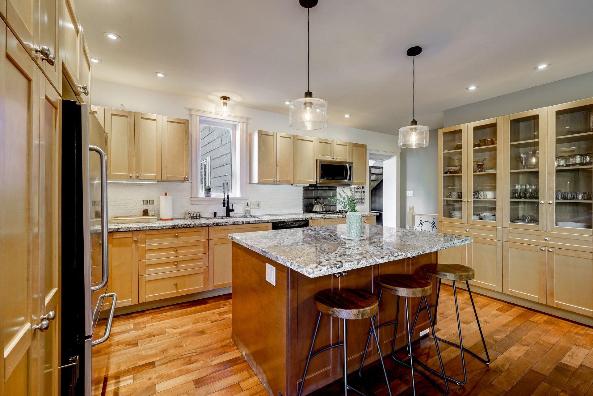 









126


Rue du Saut

,
Mont-Tremblant,




QC
J8E1K8

