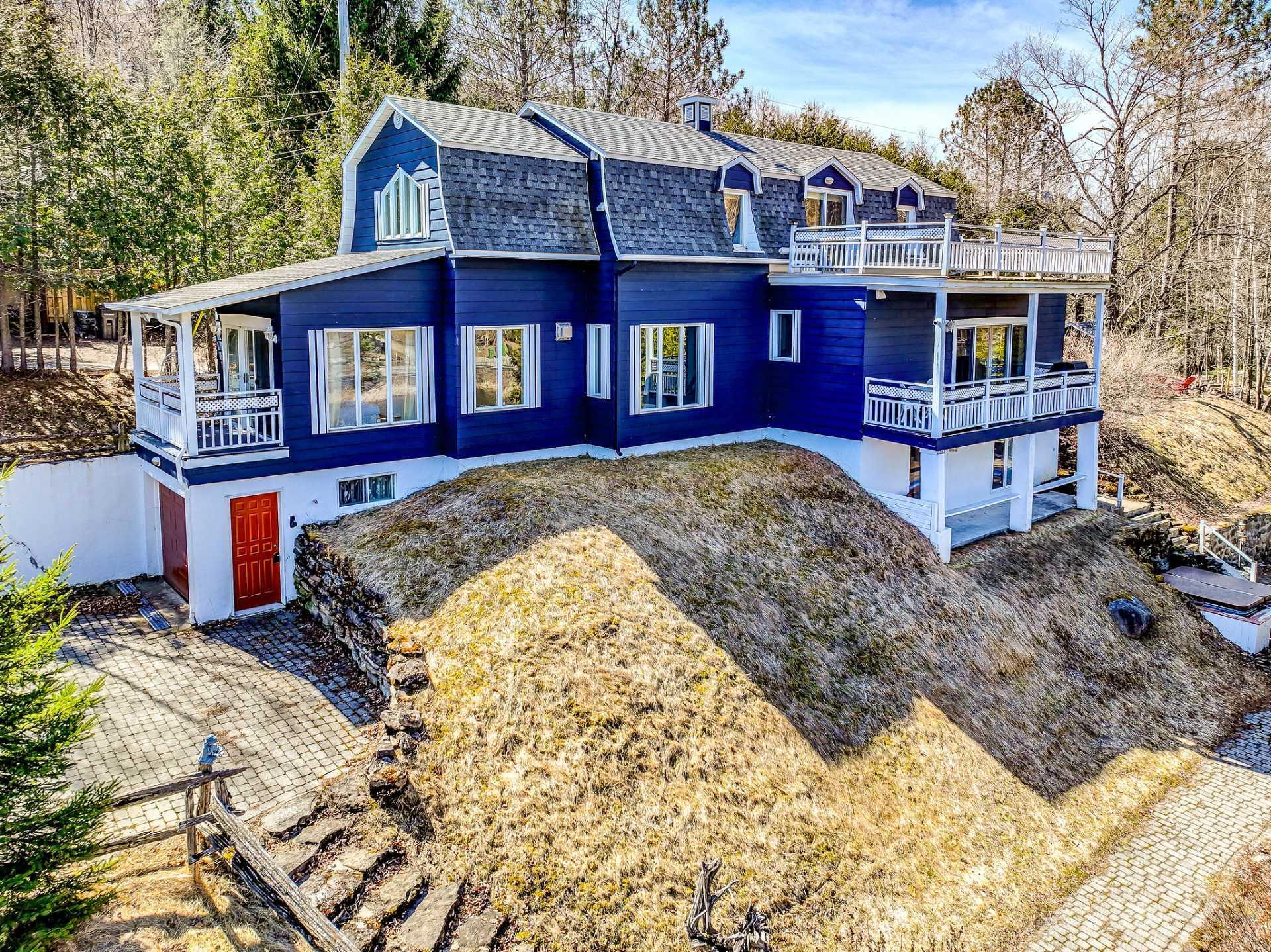 









126


Rue du Saut

,
Mont-Tremblant,




QC
J8E1K8

