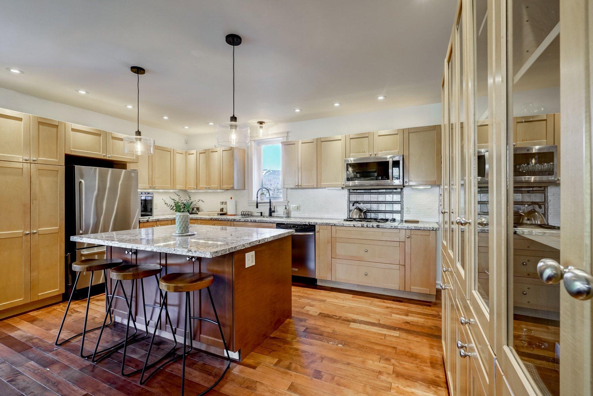 









126


Rue du Saut

,
Mont-Tremblant,




QC
J8E1K8

