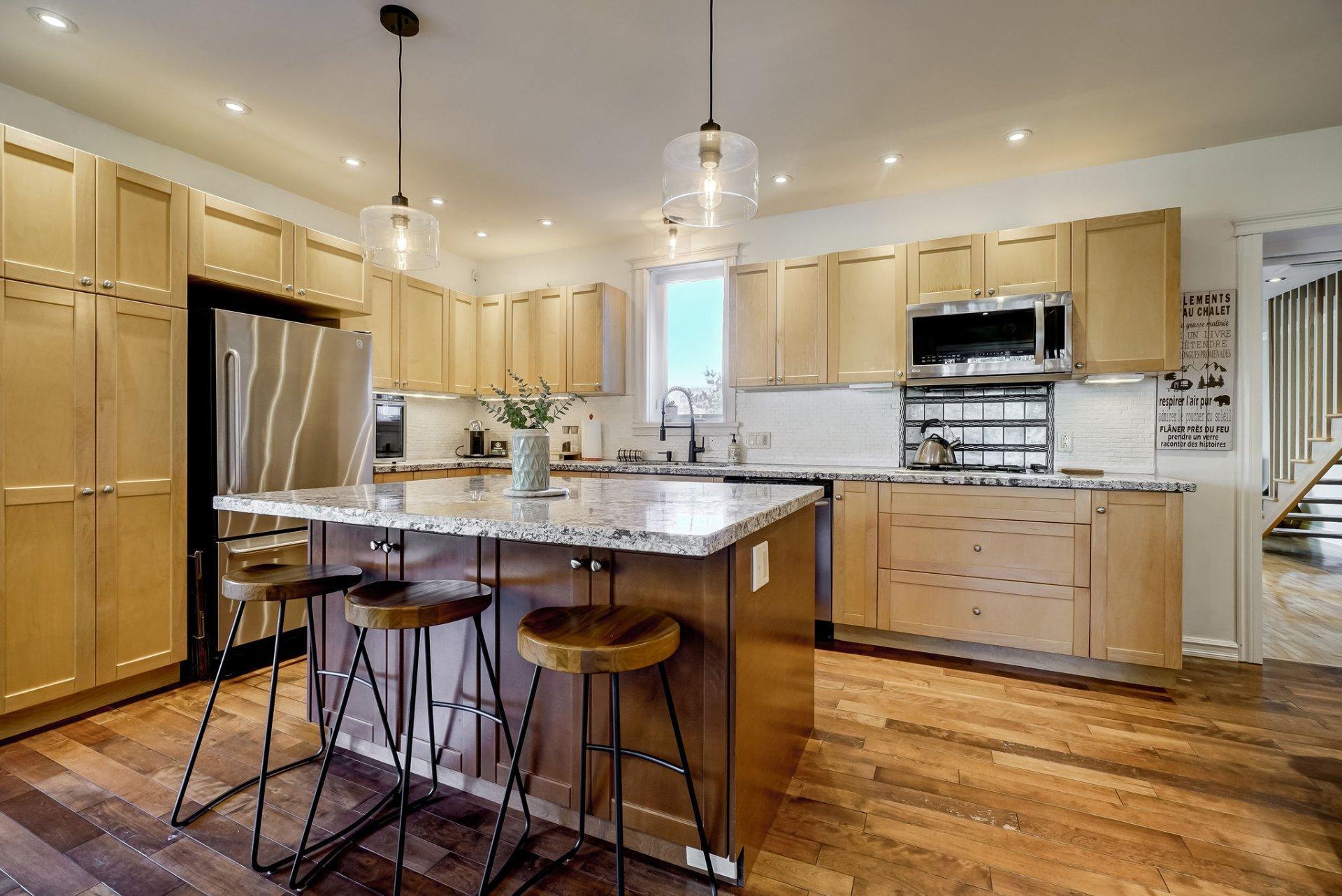 









126


Rue du Saut

,
Mont-Tremblant,




QC
J8E1K8

