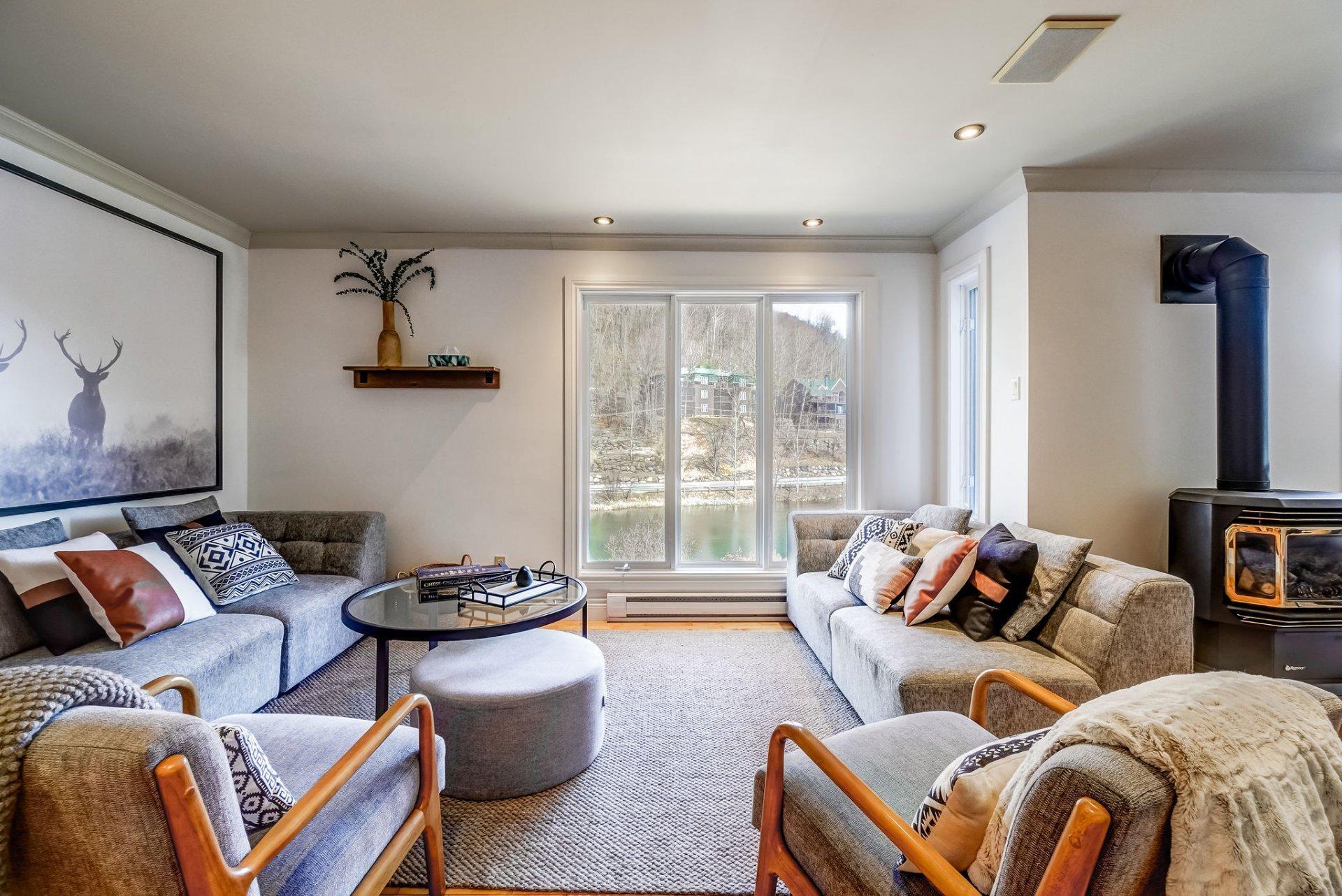 









126


Rue du Saut

,
Mont-Tremblant,




QC
J8E1K8

