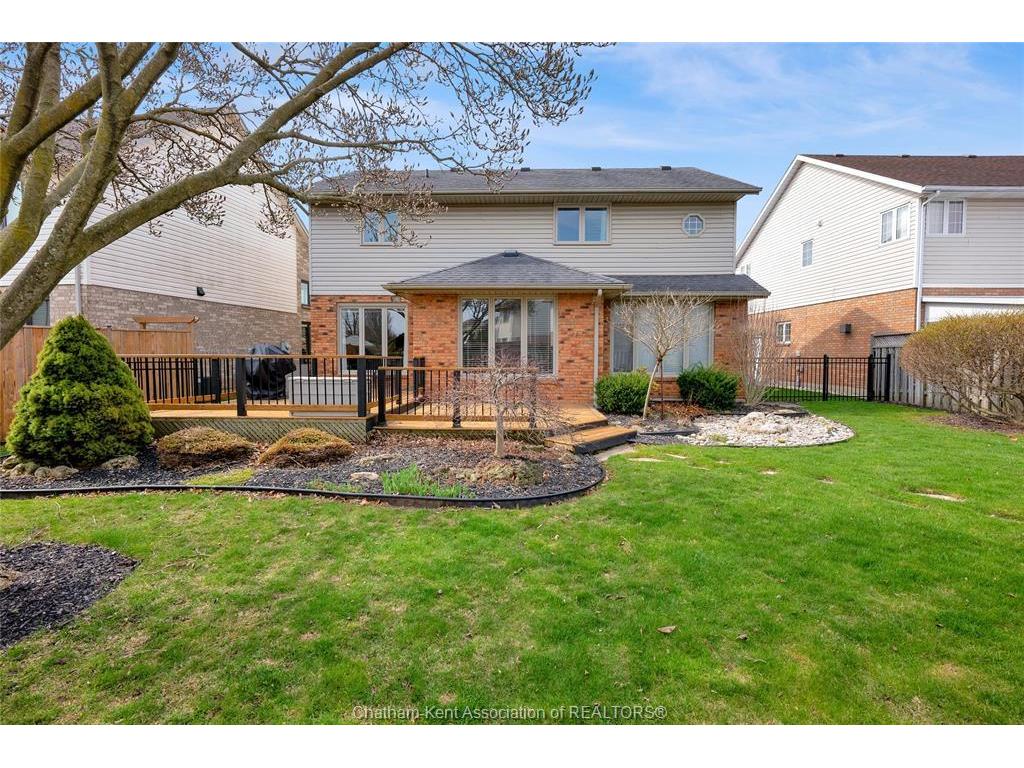 









212


Norway Maple

Drive,
Chatham,




ON
N7L 5E8

