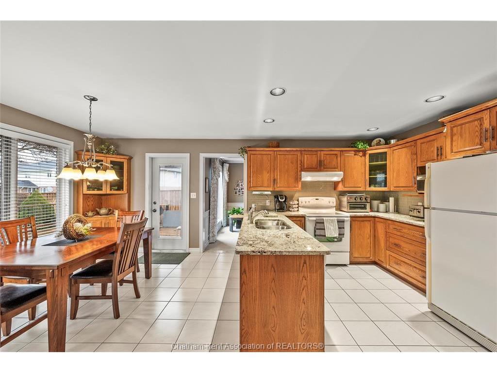 









212


Norway Maple

Drive,
Chatham,




ON
N7L 5E8

