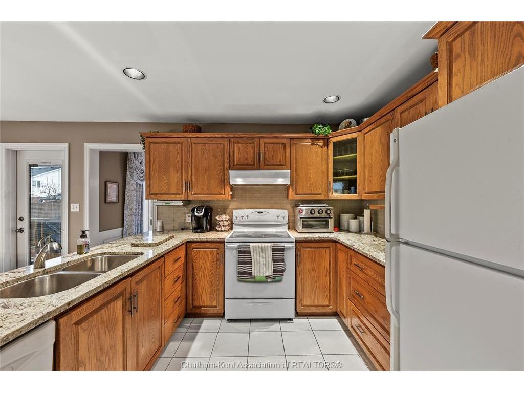 









212


Norway Maple

Drive,
Chatham,




ON
N7L 5E8

