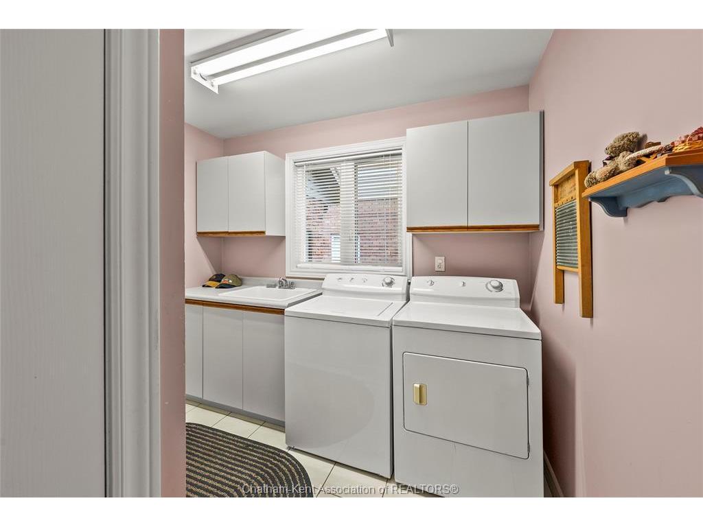 









212


Norway Maple

Drive,
Chatham,




ON
N7L 5E8

