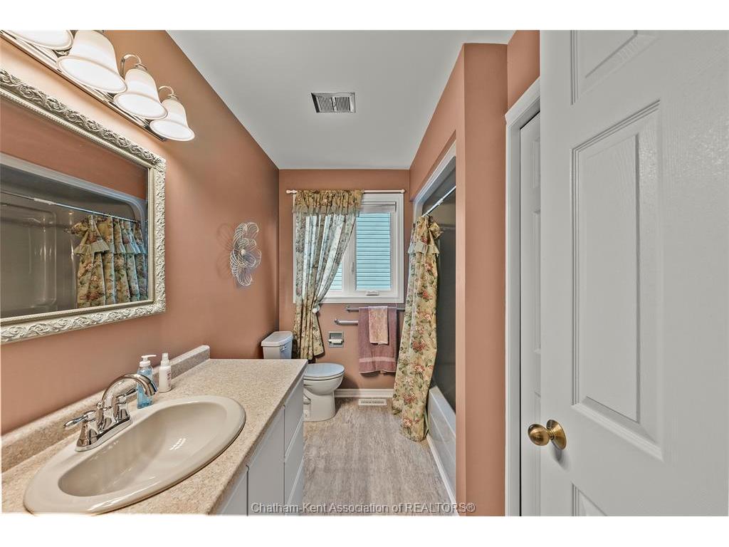 









212


Norway Maple

Drive,
Chatham,




ON
N7L 5E8

