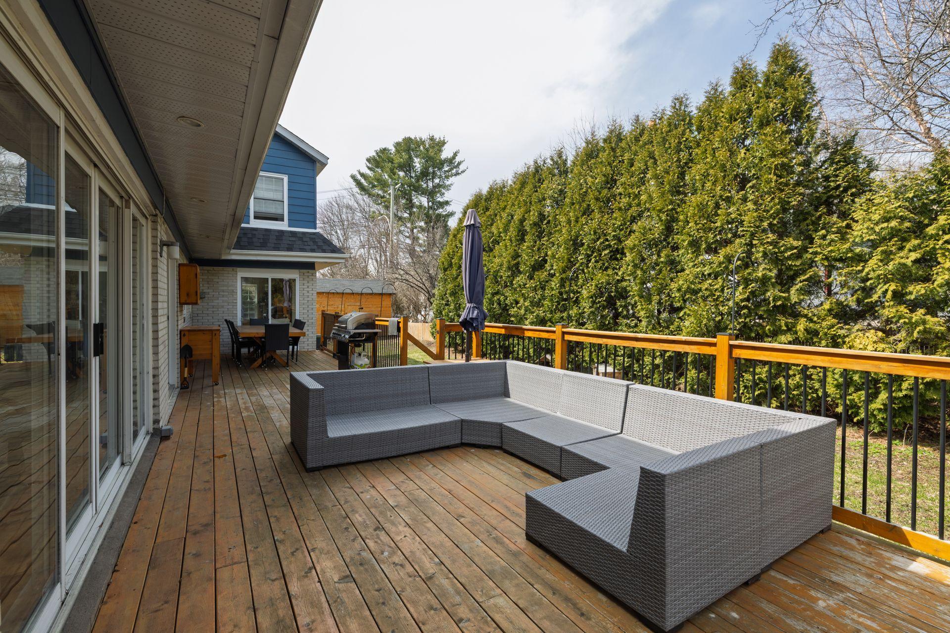 









20099


Ch. Lakeshore

,
Baie-d'Urfé,




QC
H9X1P6

