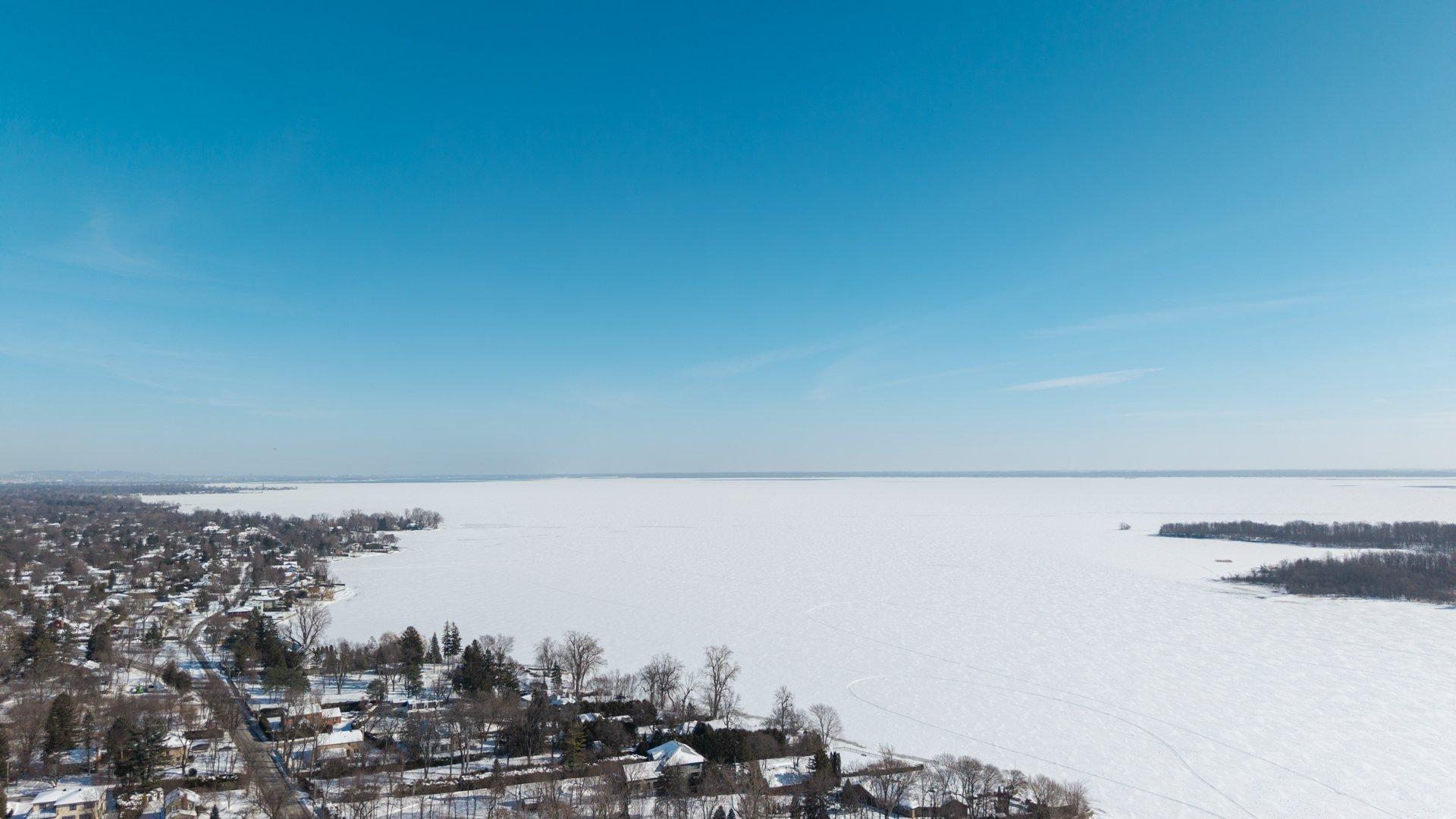 









20099


Ch. Lakeshore

,
Baie-d'Urfé,




QC
H9X1P6

