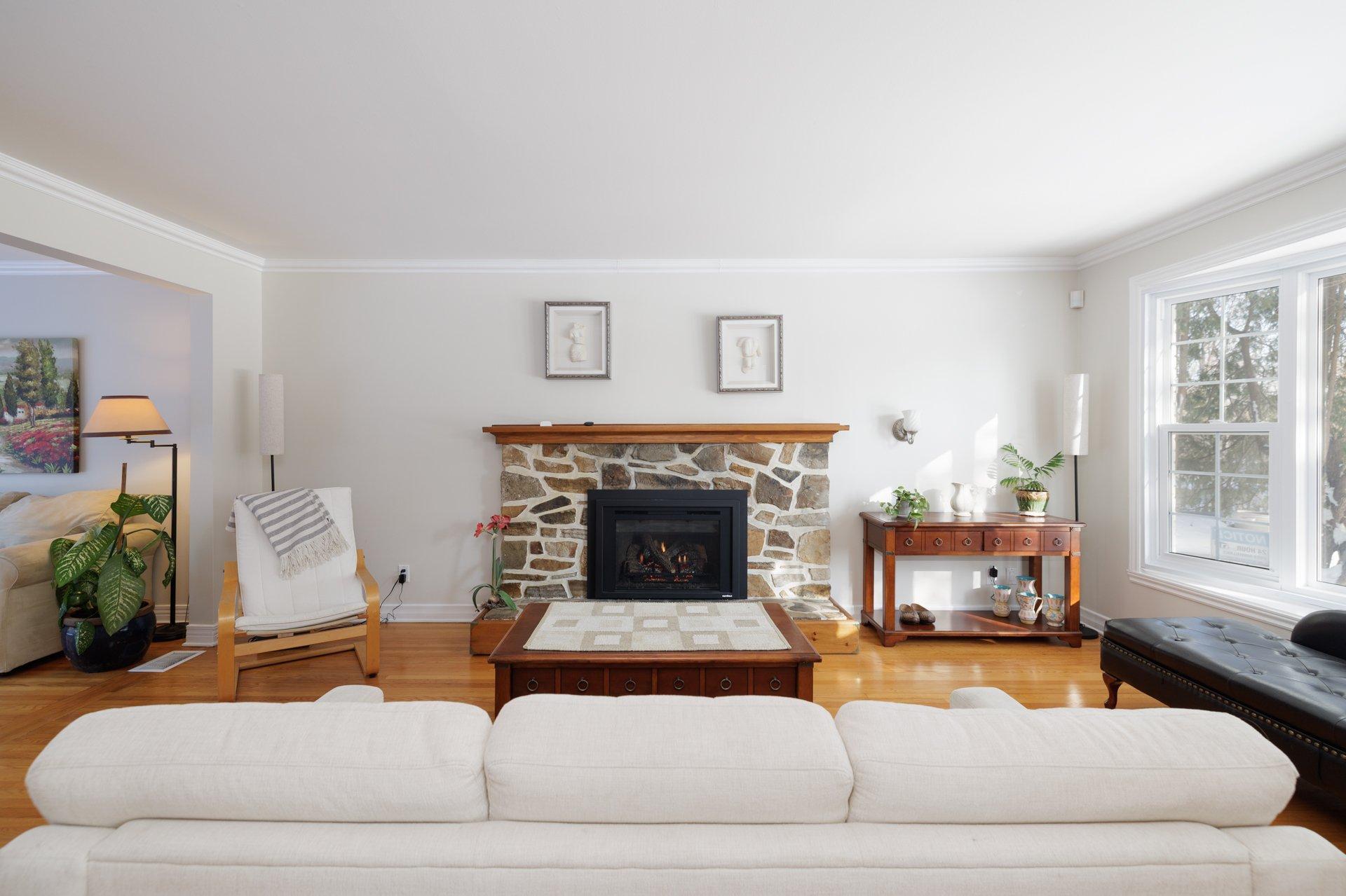 









20099


Ch. Lakeshore

,
Baie-d'Urfé,




QC
H9X1P6

