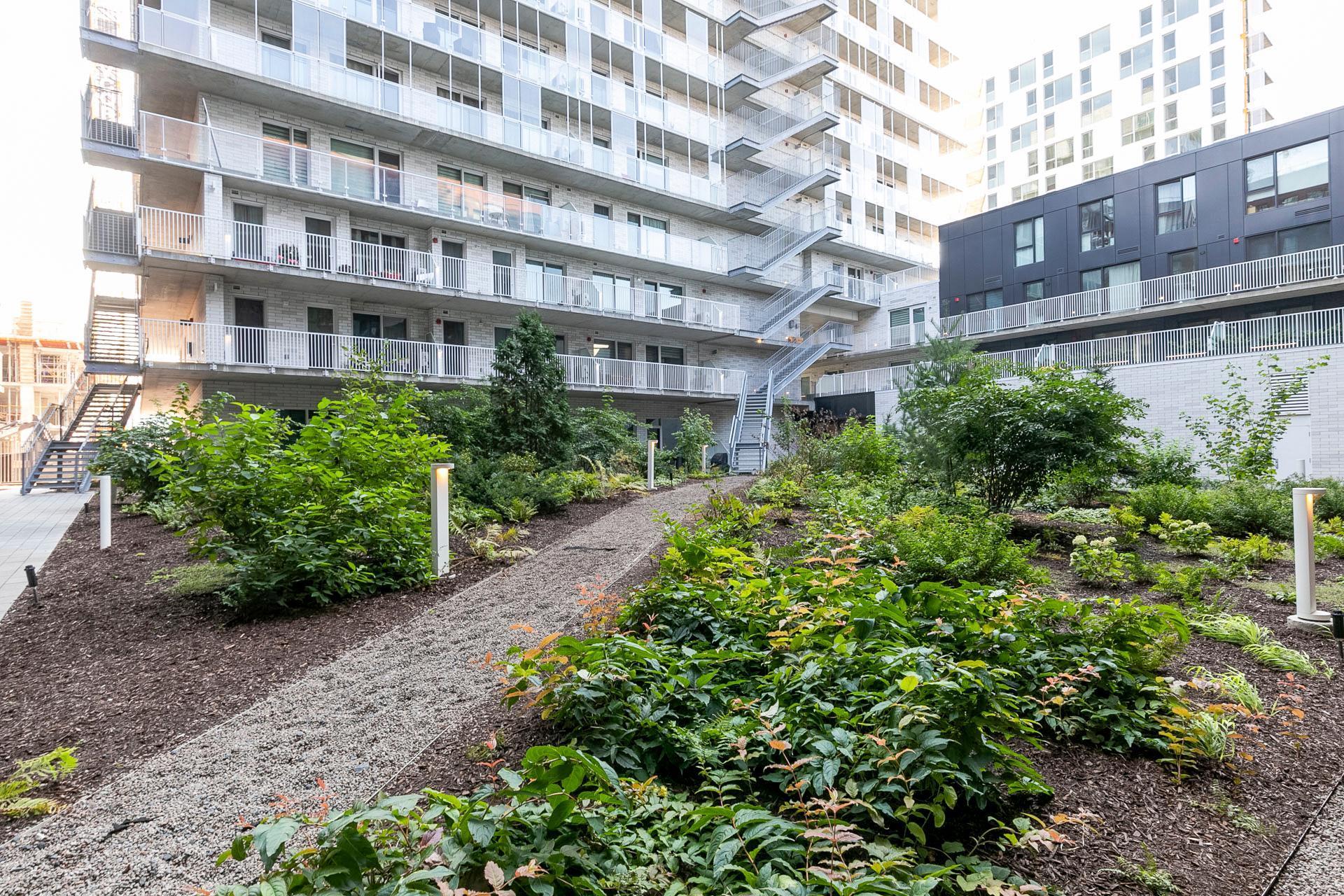 









2180


Rue Ste-Catherine E.

, 252,
Montréal (Ville-Marie),




QC
H2K2H9

