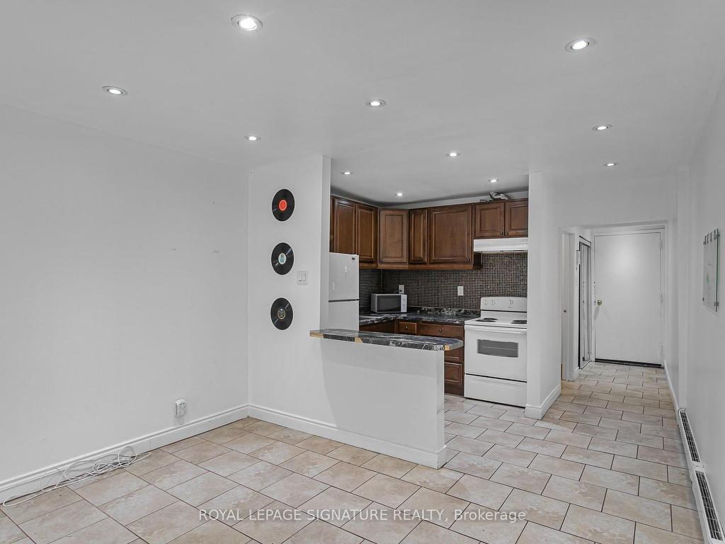 









272


Parliament

Street, 1,
Toronto,




ON
M5A 3A4

