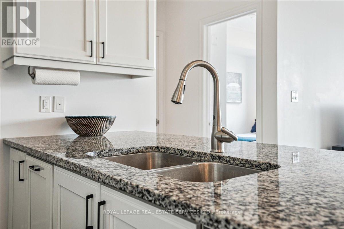












105 - 3028 CREEKSHORE COMMON

,
Oakville,




Ontario
L6M5K6

