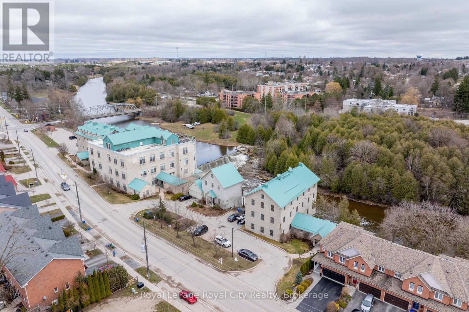 












202 - 470 ST ANDREW STREET E

,
Centre Wellington (Fergus),




Ontario
N1M1R5

