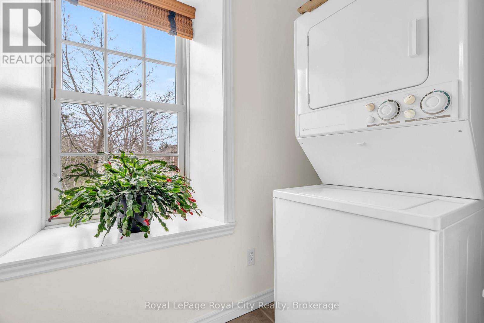 












202 - 470 ST ANDREW STREET E

,
Centre Wellington (Fergus),




Ontario
N1M1R5

