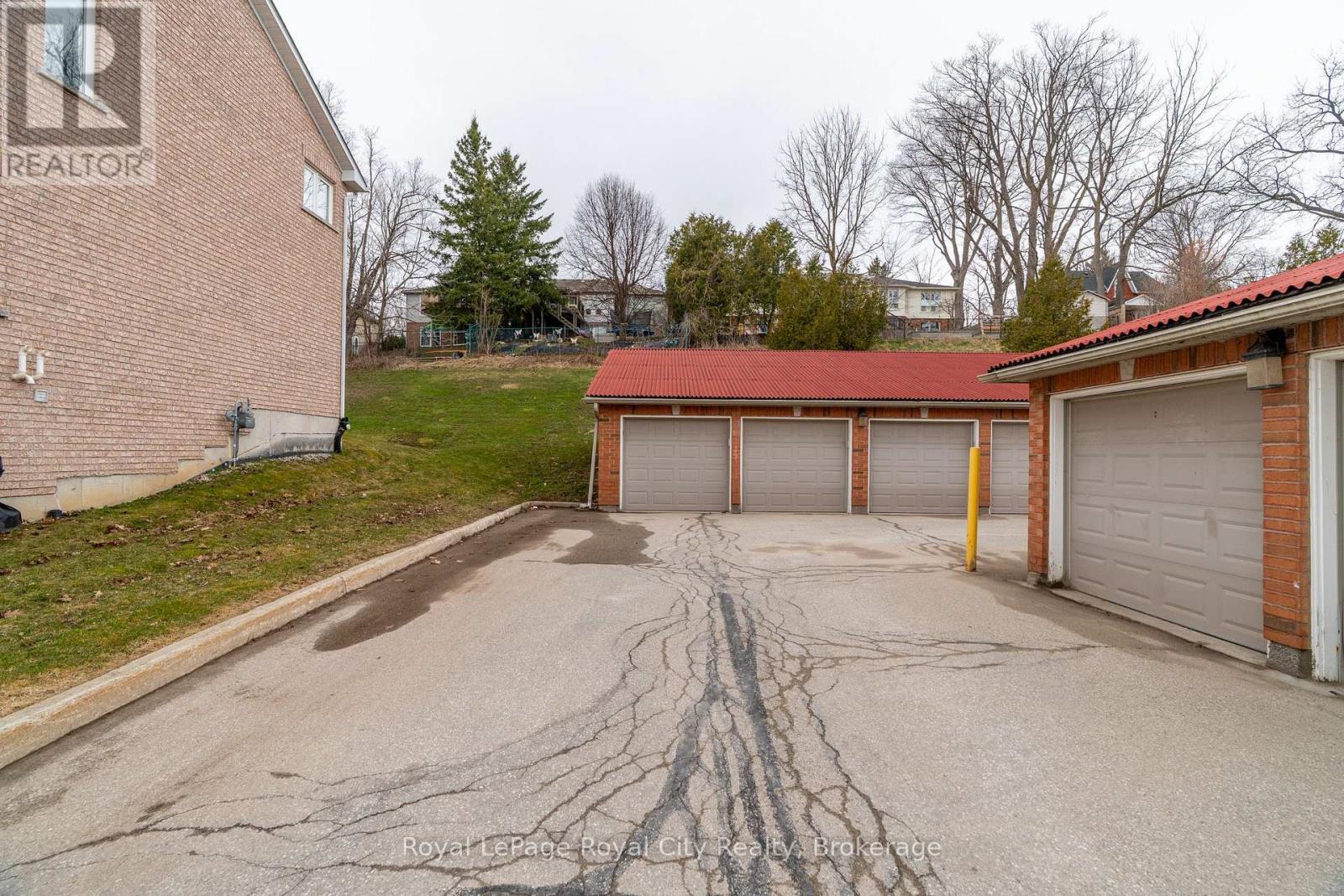 












202 - 470 ST ANDREW STREET E

,
Centre Wellington (Fergus),




Ontario
N1M1R5

