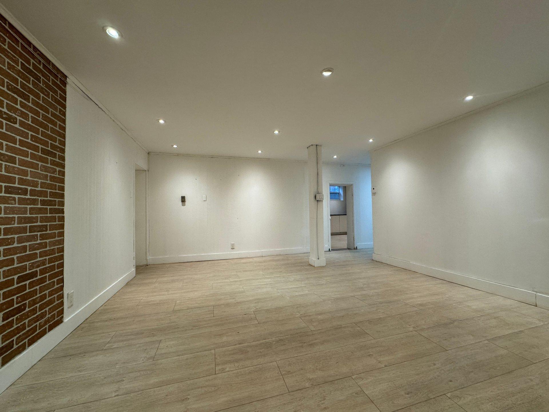 









4990A


Rue Fulton

,
Montréal (Côte-des-Neiges/Notre-Dame-de-Grâce),




QC
H3W1V4

