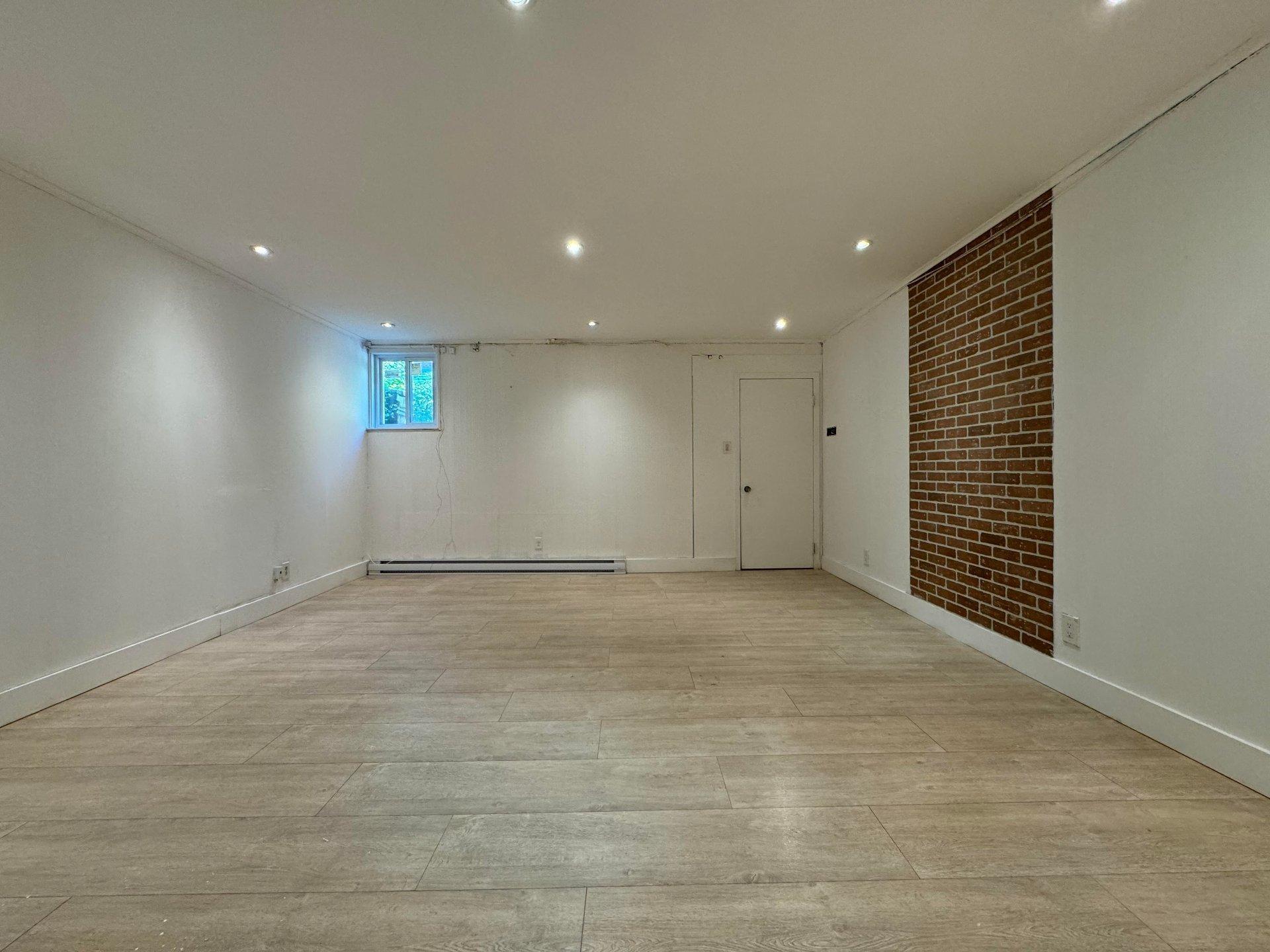









4990A


Rue Fulton

,
Montréal (Côte-des-Neiges/Notre-Dame-de-Grâce),




QC
H3W1V4

