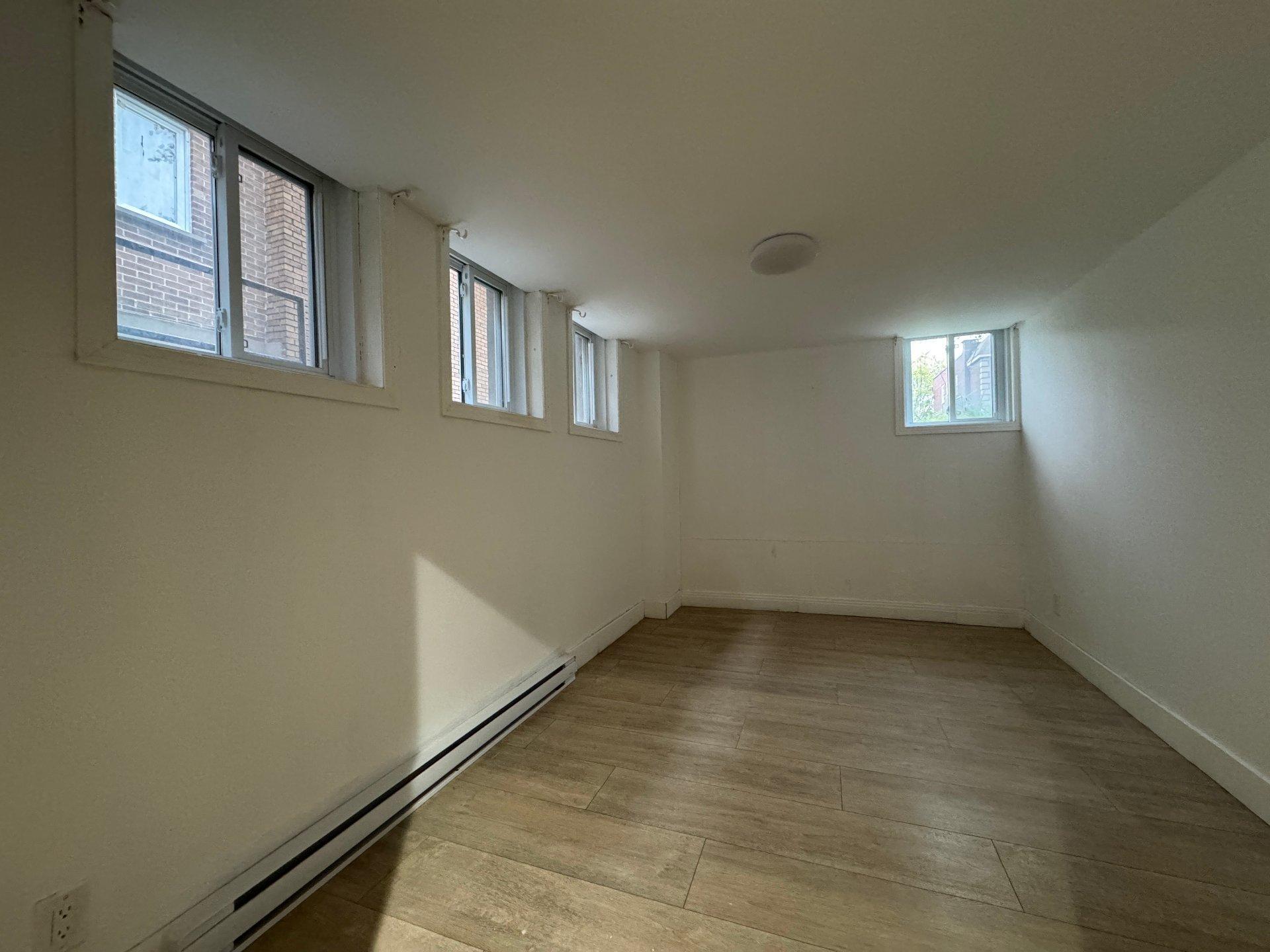 









4990A


Rue Fulton

,
Montréal (Côte-des-Neiges/Notre-Dame-de-Grâce),




QC
H3W1V4

