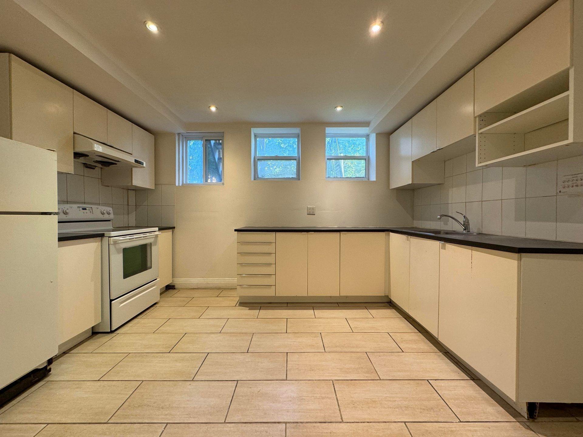 









4990A


Rue Fulton

,
Montréal (Côte-des-Neiges/Notre-Dame-de-Grâce),




QC
H3W1V4

