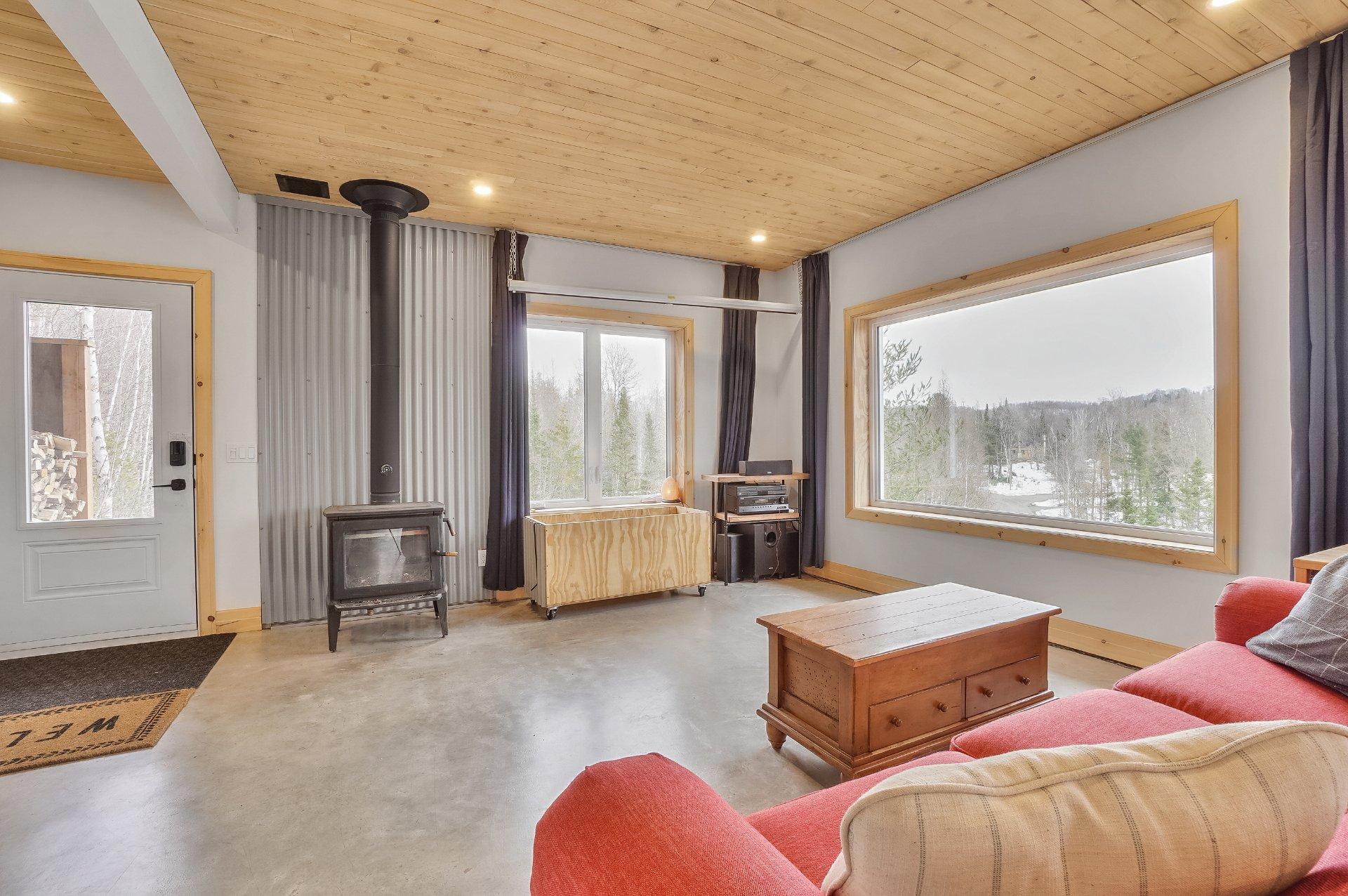 









2216


Rue de la Tourmente

,
Sainte-Adèle,




QC
J8B2W7

