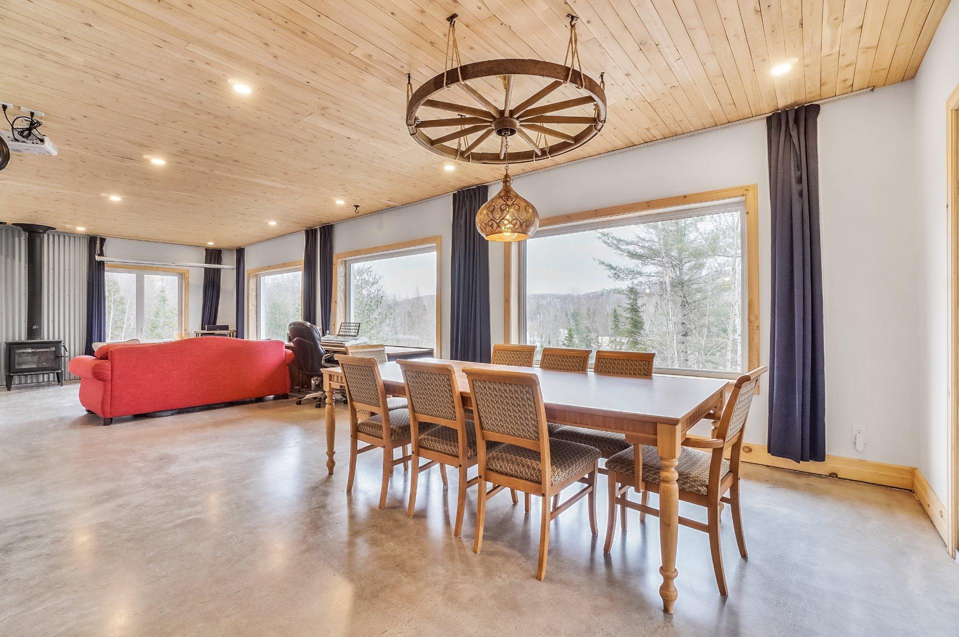 









2216


Rue de la Tourmente

,
Sainte-Adèle,




QC
J8B2W7

