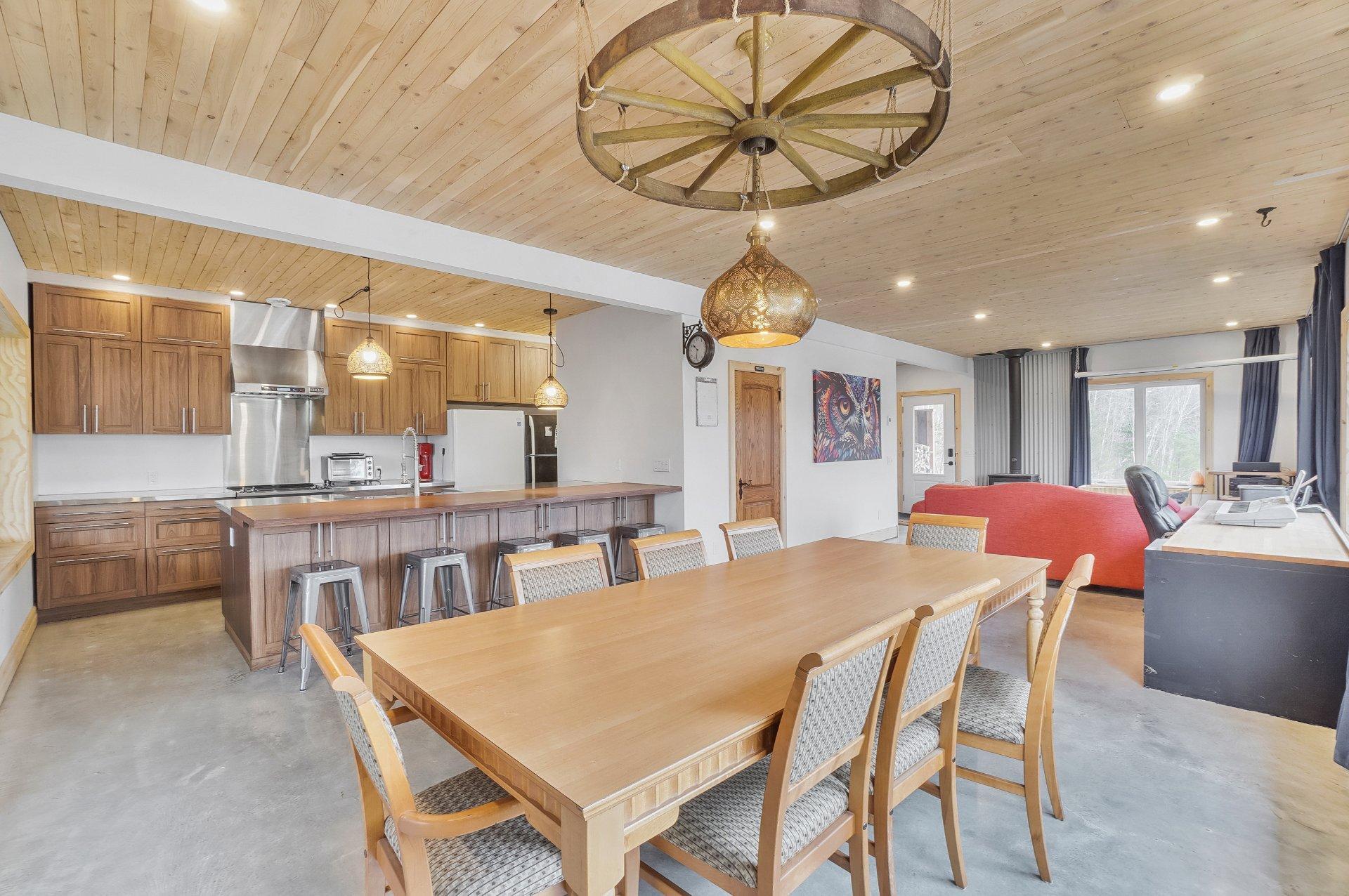 









2216


Rue de la Tourmente

,
Sainte-Adèle,




QC
J8B2W7

