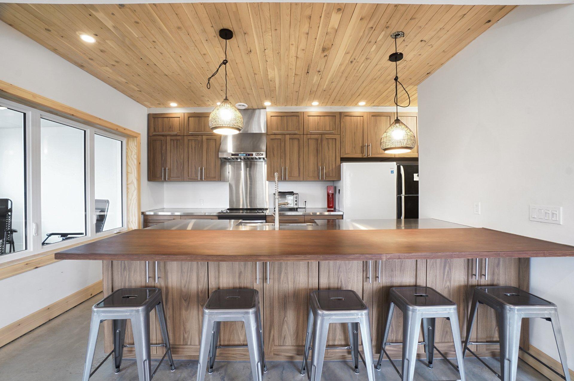 









2216


Rue de la Tourmente

,
Sainte-Adèle,




QC
J8B2W7

