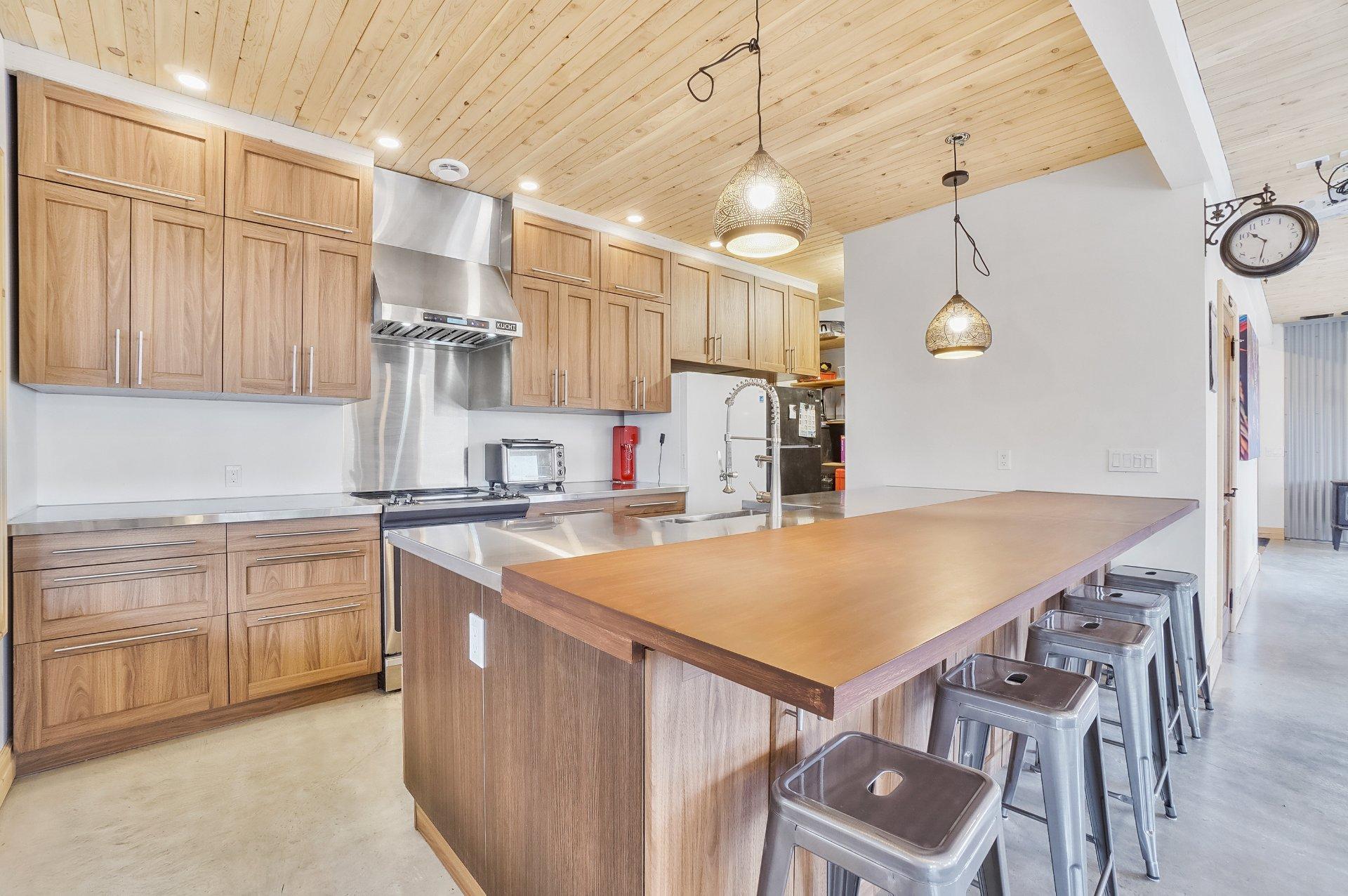 









2216


Rue de la Tourmente

,
Sainte-Adèle,




QC
J8B2W7

