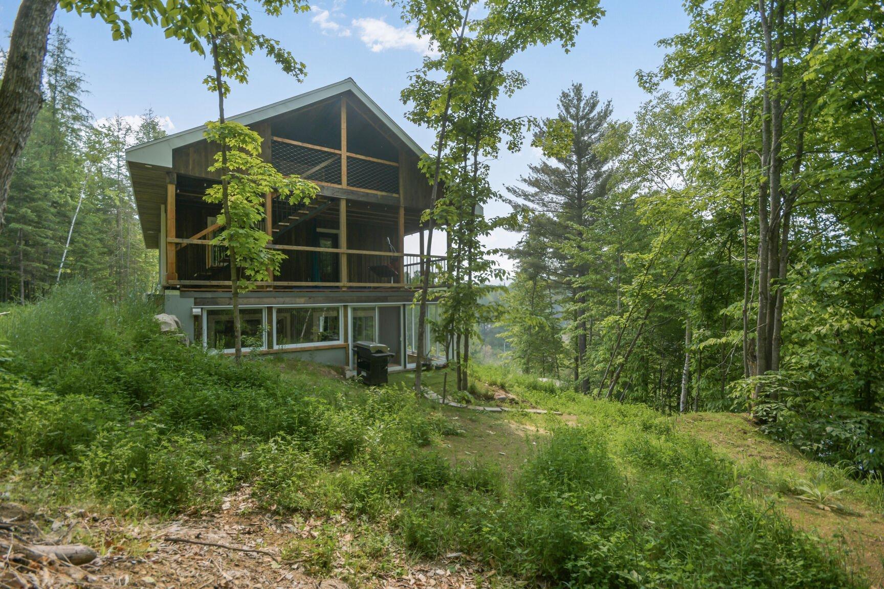 









2216


Rue de la Tourmente

,
Sainte-Adèle,




QC
J8B2W7

