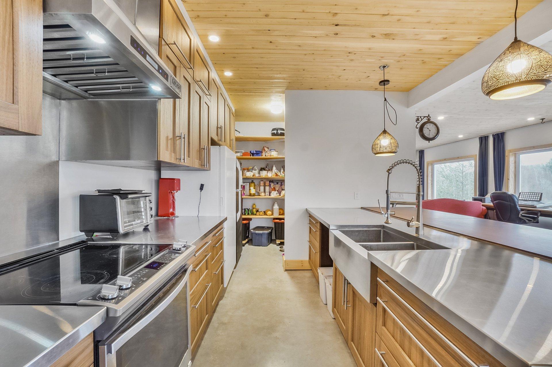 









2216


Rue de la Tourmente

,
Sainte-Adèle,




QC
J8B2W7

