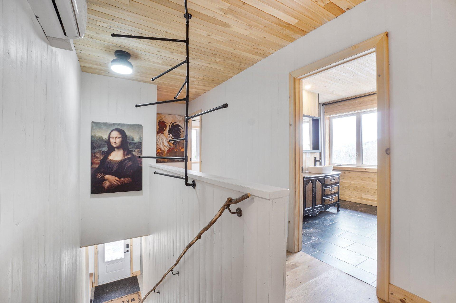 









2216


Rue de la Tourmente

,
Sainte-Adèle,




QC
J8B2W7

