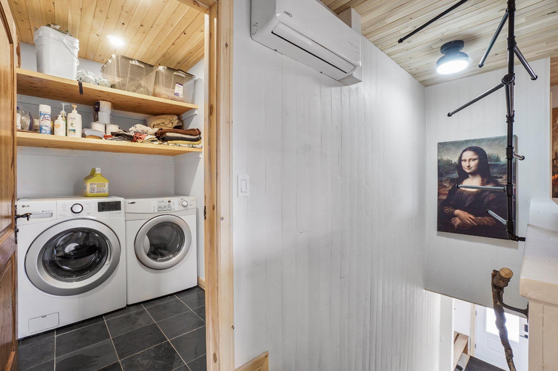 









2216


Rue de la Tourmente

,
Sainte-Adèle,




QC
J8B2W7

