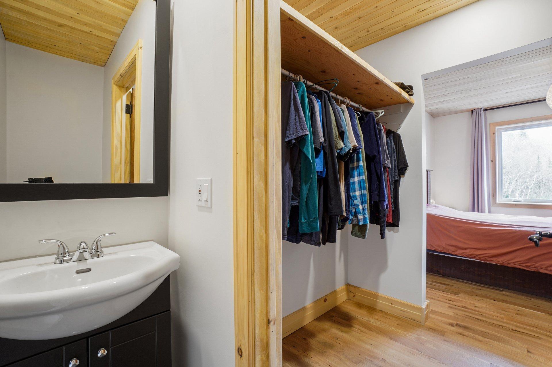









2216


Rue de la Tourmente

,
Sainte-Adèle,




QC
J8B2W7

