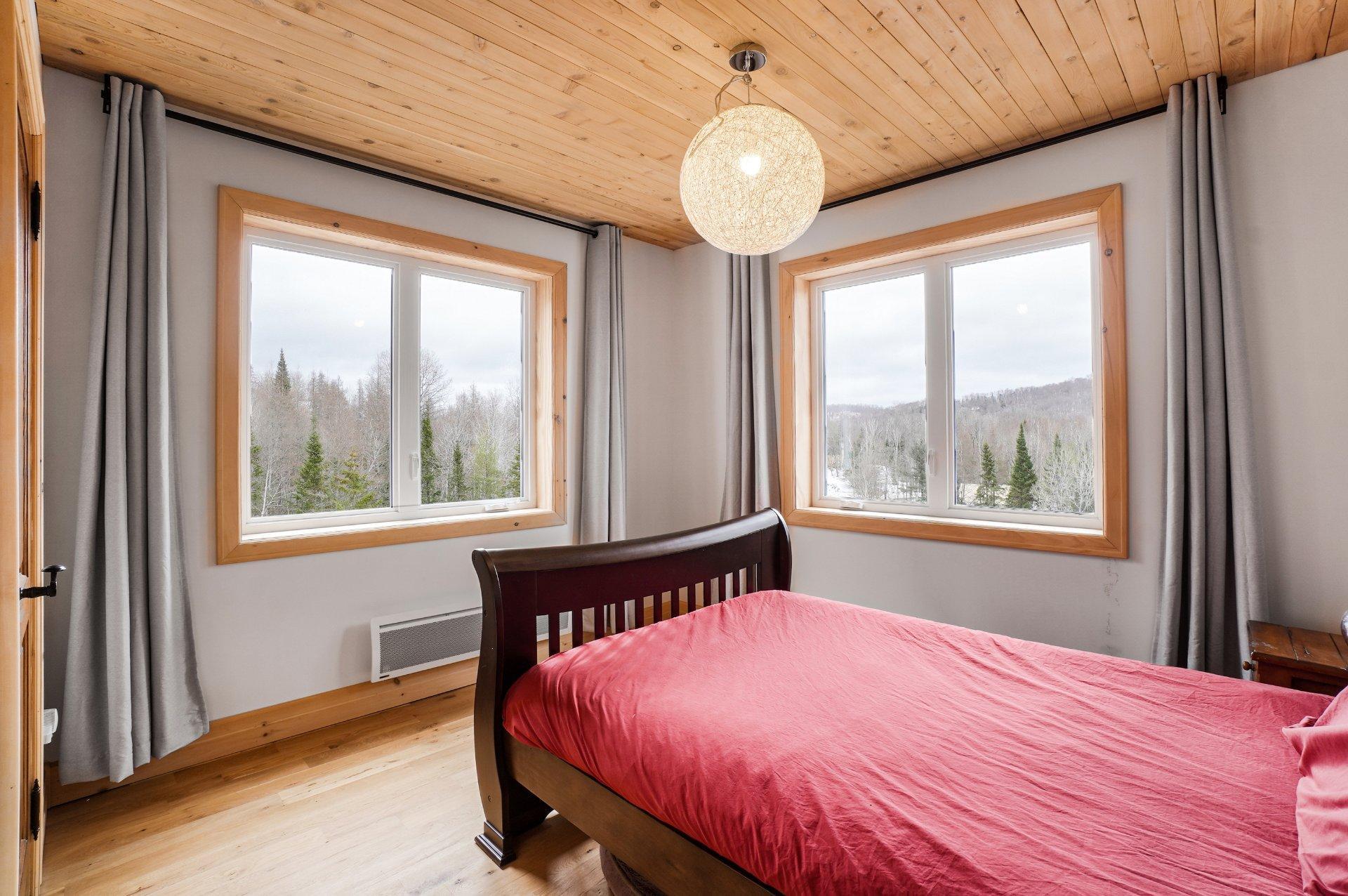 









2216


Rue de la Tourmente

,
Sainte-Adèle,




QC
J8B2W7

