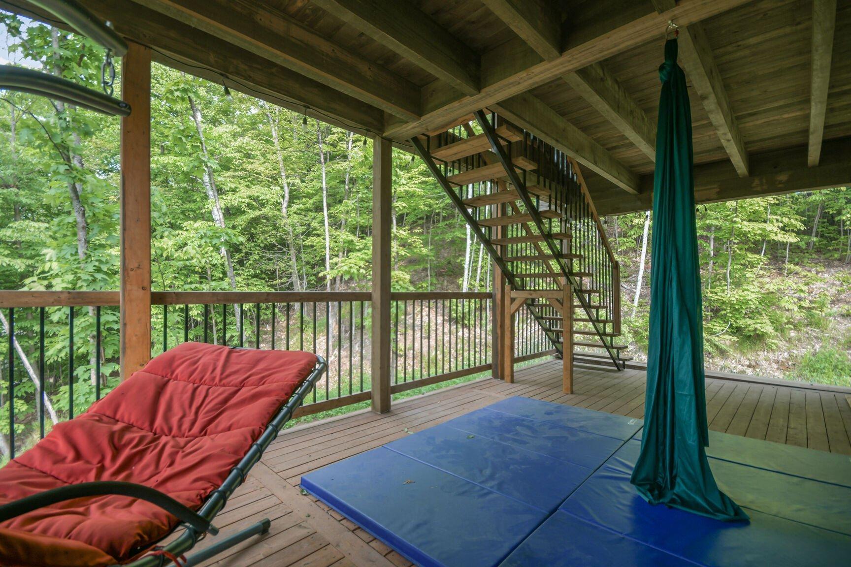









2216


Rue de la Tourmente

,
Sainte-Adèle,




QC
J8B2W7

