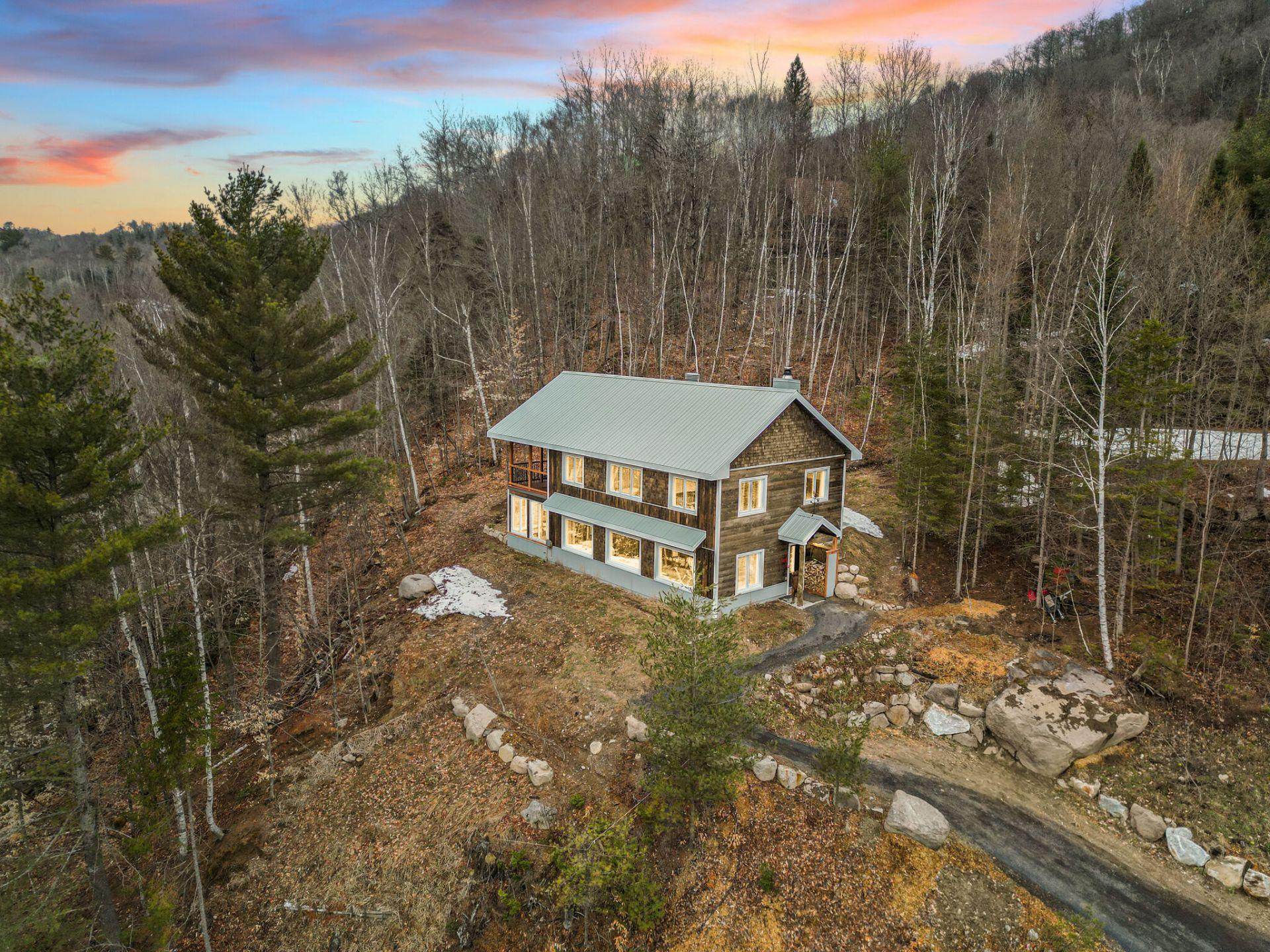 









2216


Rue de la Tourmente

,
Sainte-Adèle,




QC
J8B2W7

