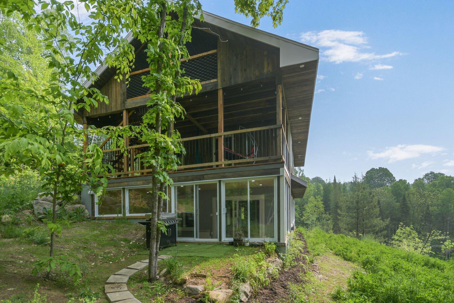 









2216


Rue de la Tourmente

,
Sainte-Adèle,




QC
J8B2W7


