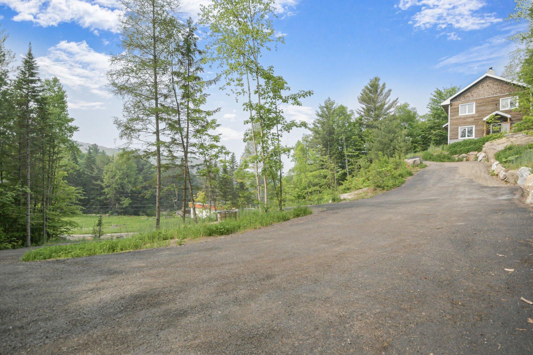 









2216


Rue de la Tourmente

,
Sainte-Adèle,




QC
J8B2W7

