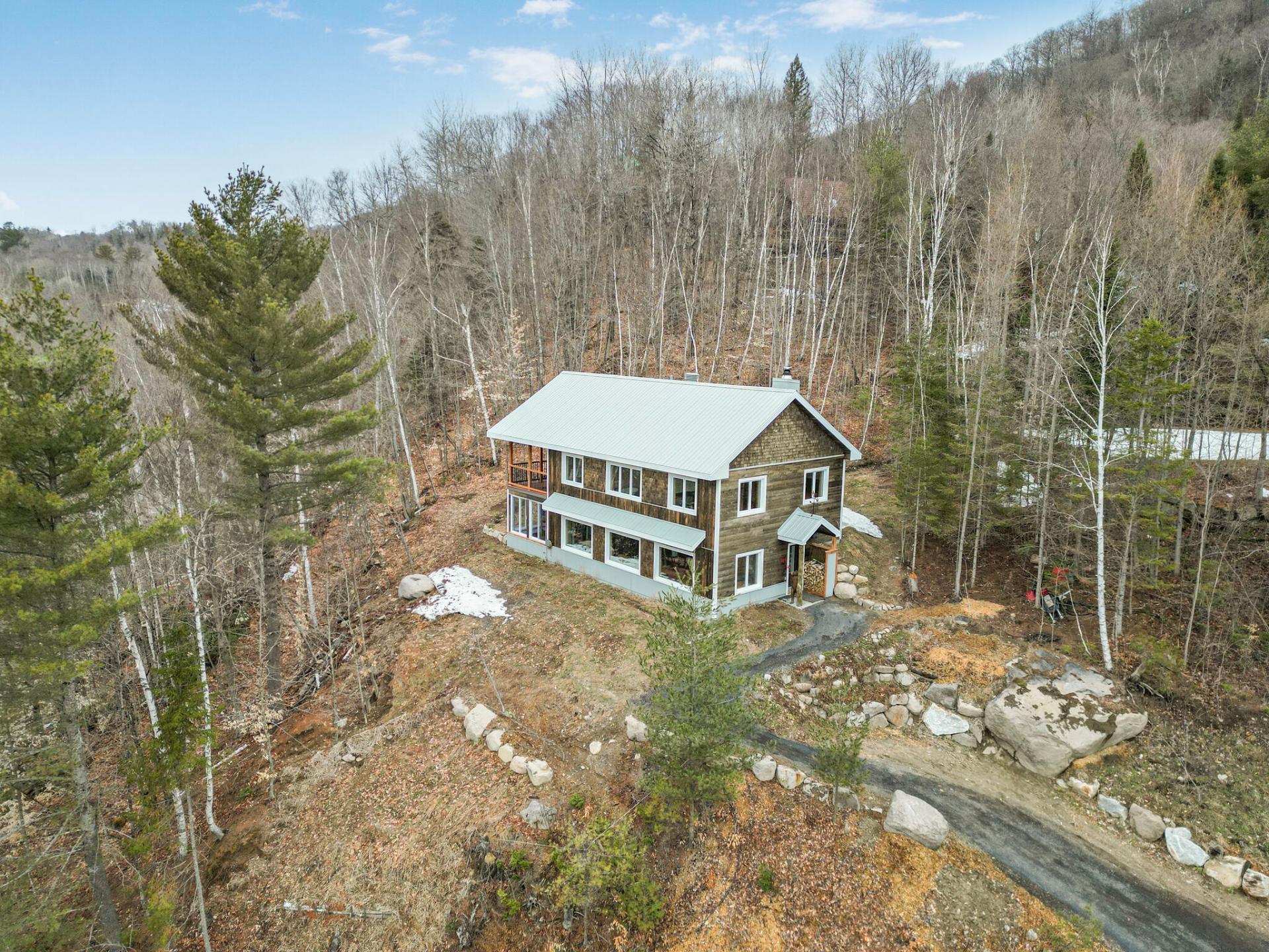 









2216


Rue de la Tourmente

,
Sainte-Adèle,




QC
J8B2W7

