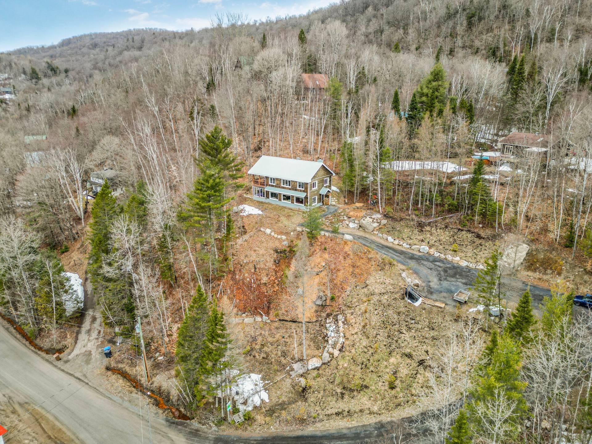 









2216


Rue de la Tourmente

,
Sainte-Adèle,




QC
J8B2W7

