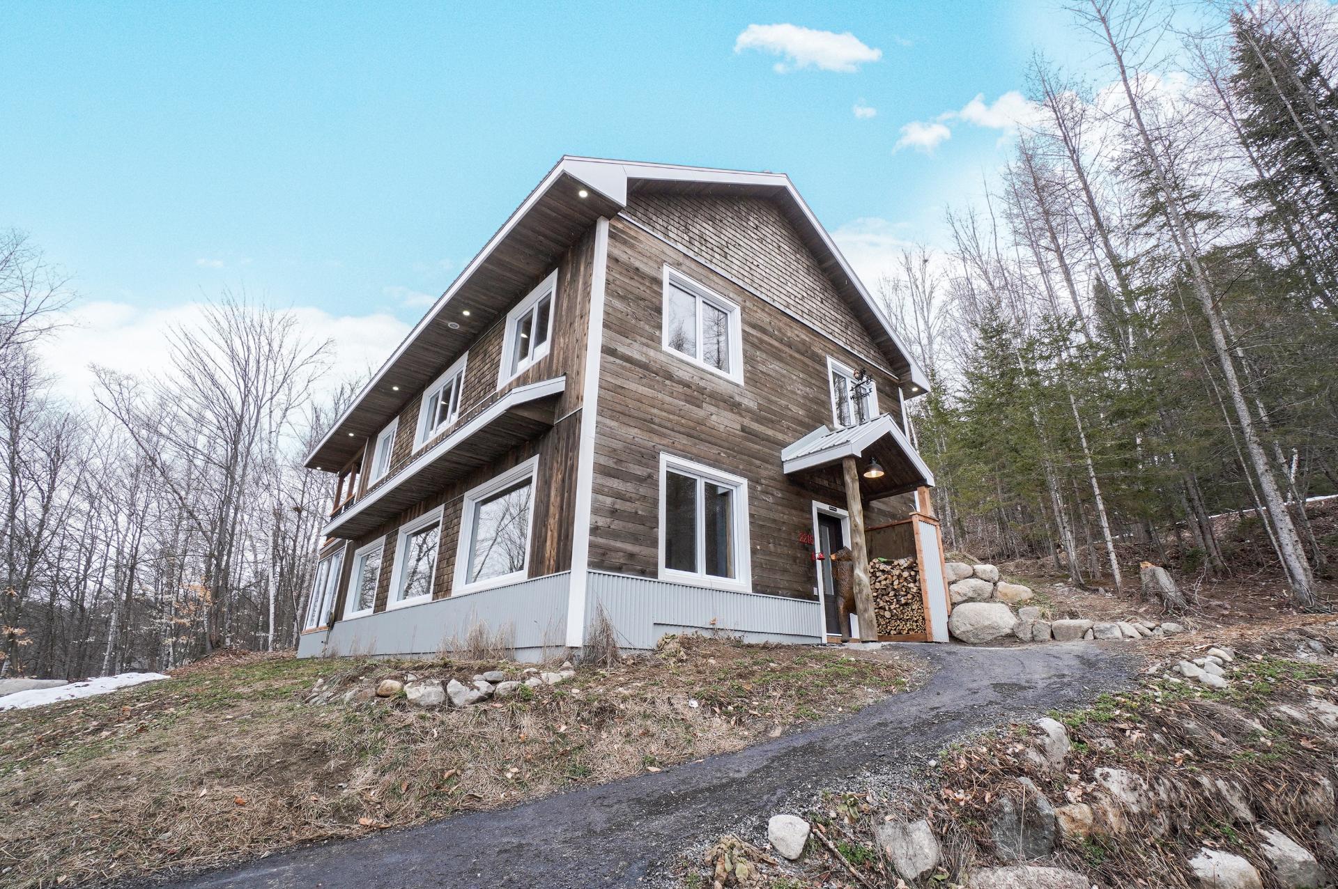 









2216


Rue de la Tourmente

,
Sainte-Adèle,




QC
J8B2W7

