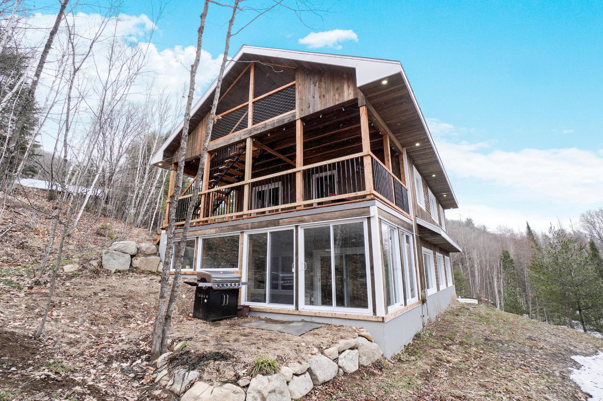 









2216


Rue de la Tourmente

,
Sainte-Adèle,




QC
J8B2W7

