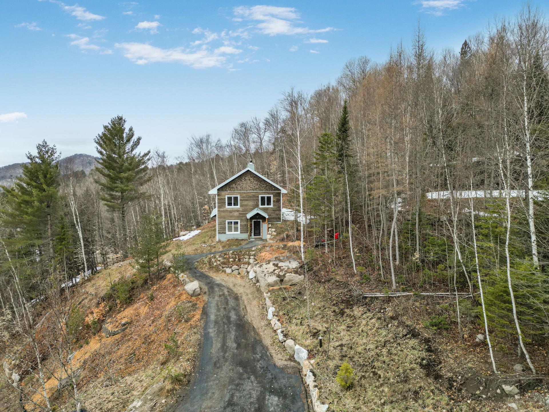 









2216


Rue de la Tourmente

,
Sainte-Adèle,




QC
J8B2W7

