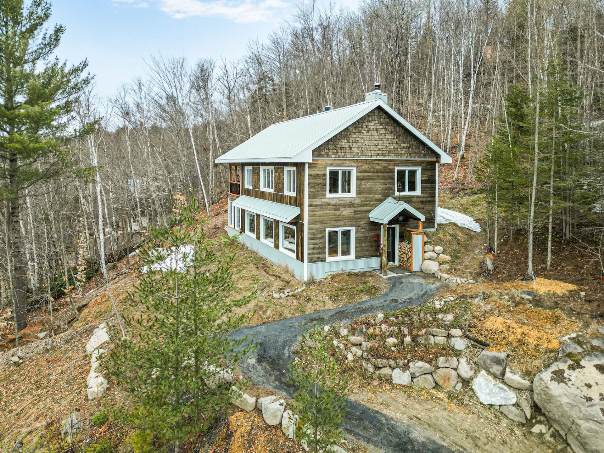 









2216


Rue de la Tourmente

,
Sainte-Adèle,




QC
J8B2W7

