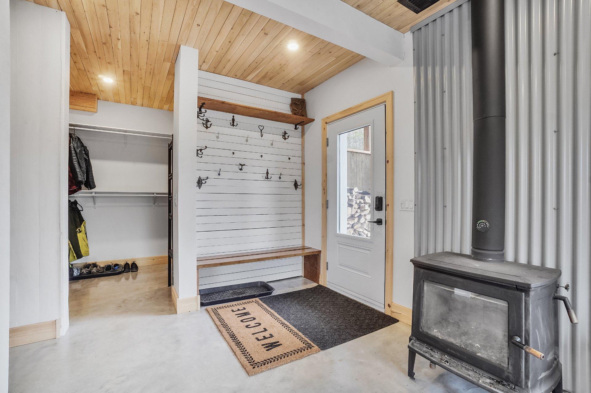 









2216


Rue de la Tourmente

,
Sainte-Adèle,




QC
J8B2W7

