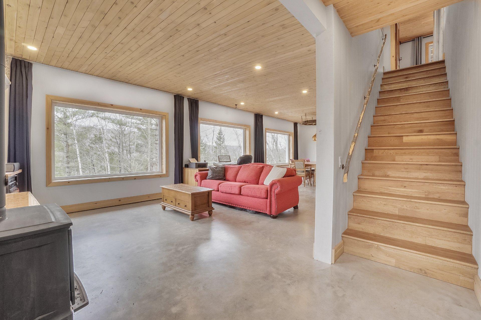 









2216


Rue de la Tourmente

,
Sainte-Adèle,




QC
J8B2W7

