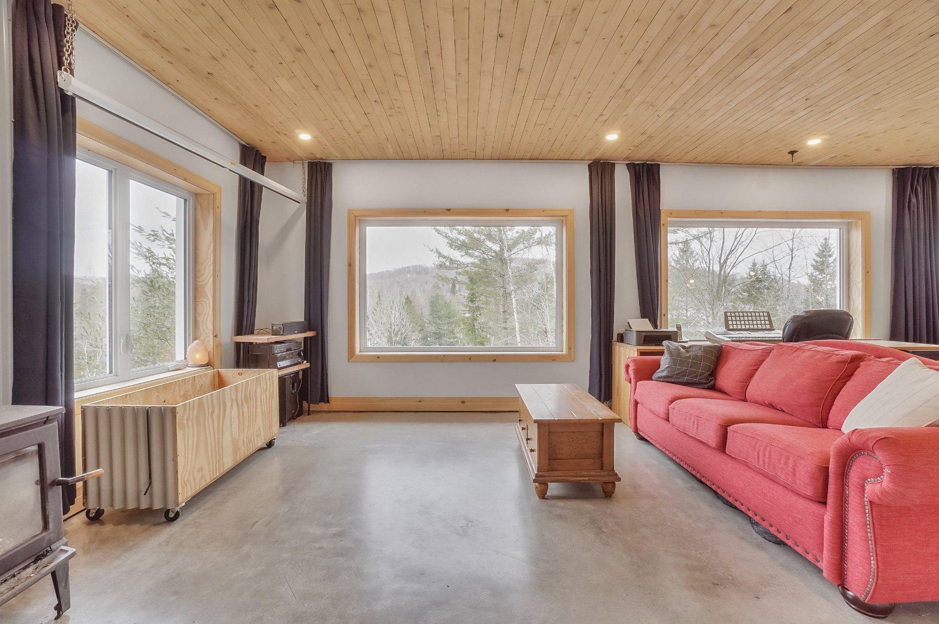 









2216


Rue de la Tourmente

,
Sainte-Adèle,




QC
J8B2W7

