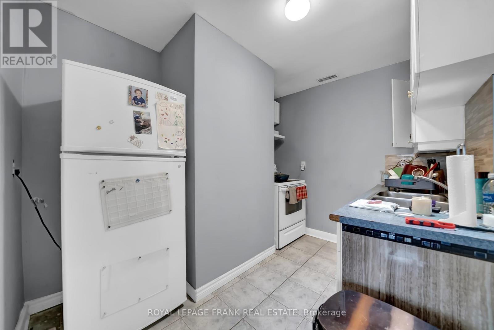 












1994 GLENDALE DRIVE

,
Pickering (Liverpool),




Ontario
L1V1V7


